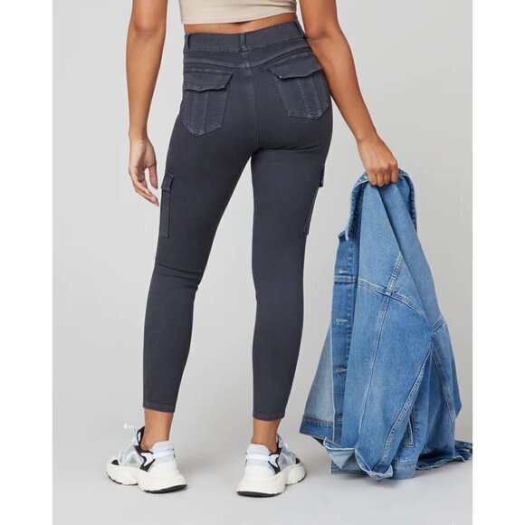 SPANX Stretch Twill Ankle Cargo Pants in Washed Black Size X-Small - Picture 2 of 16